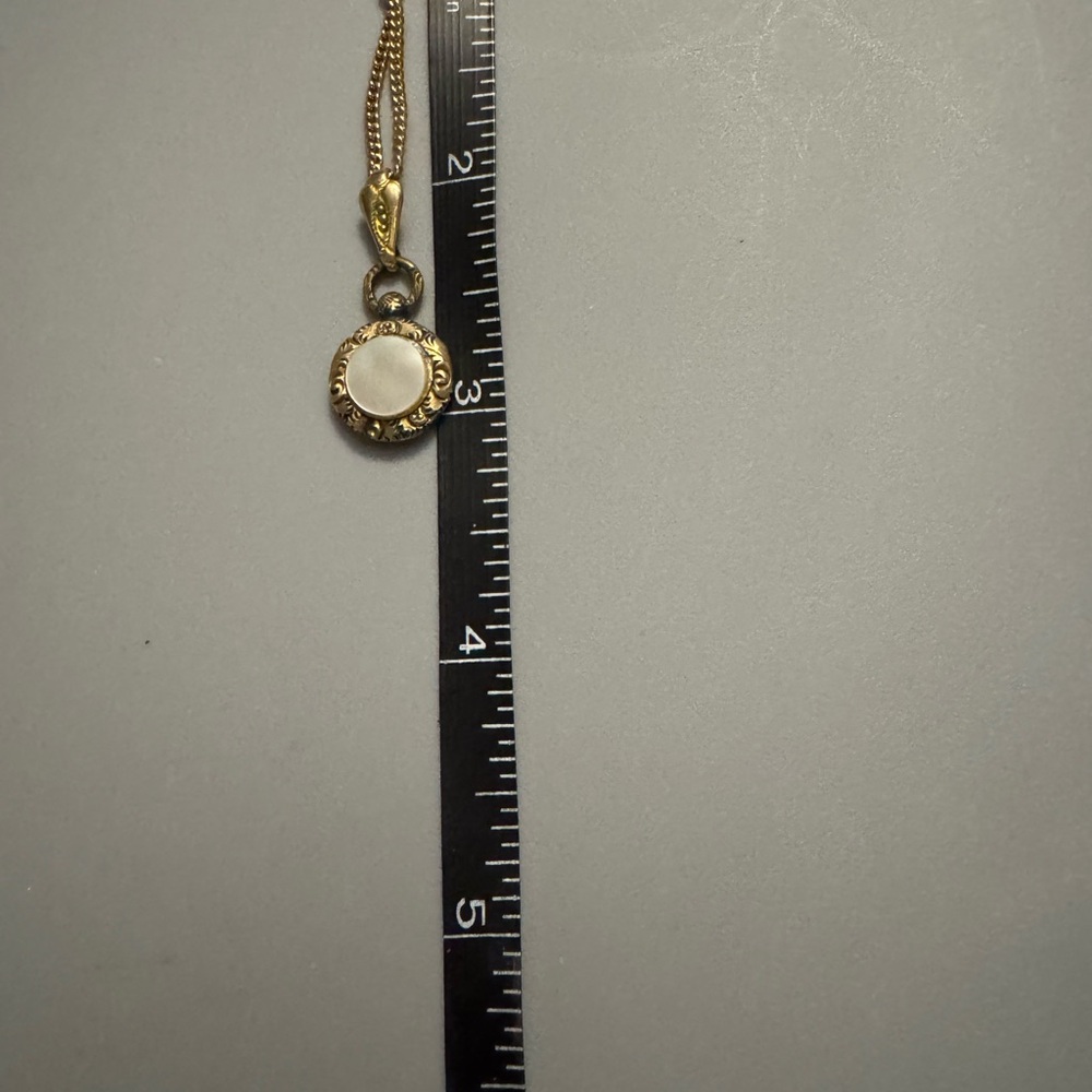 Antique mother of pearl small locket in gold filled - Picture 3 of 8